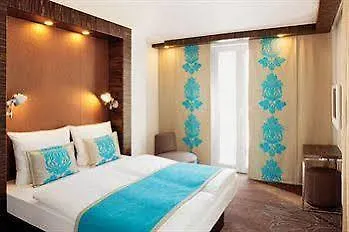 Motel One Muenchen Sendlinger Tor 3*, Munich